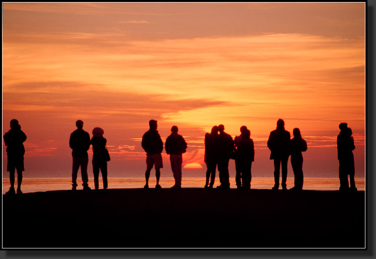 20011226-03-Sunset_Watchers,_La_Jolla