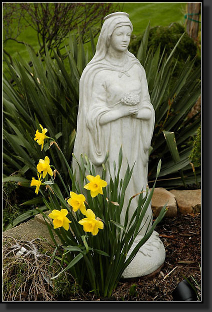 20060414-0014-Madonna-Of-The-Garden