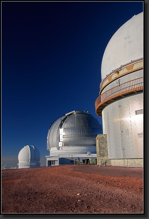 20070425-0781-L-to-R-Canada-France-Hawaii,-Gemini,-UH-2.2-Meter-Telescopes